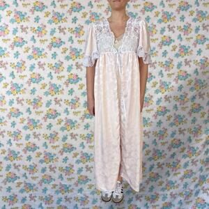 Vintage Juli of Slumbertogs pale pink polyester satin robe large